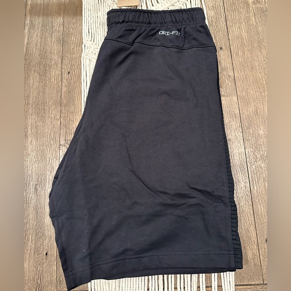 Nike Shorts - Picture 2 of 4